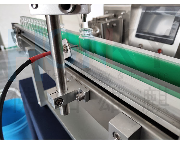 Настольная машина для наполнения флаконов 5 мл Маленькая линия наполнения с конвейером для подачи бутылок и Samll Bach для наполнения косметических масел