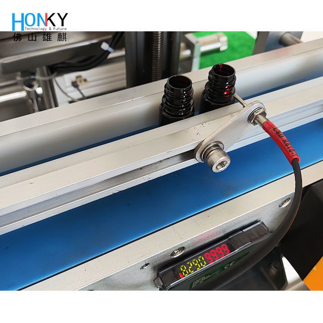 Настольная конвейерная машина для наполнения бутылок кремом для ухода за кожей с Q-R керамическим поршневым насосом для упаковки небольших партий