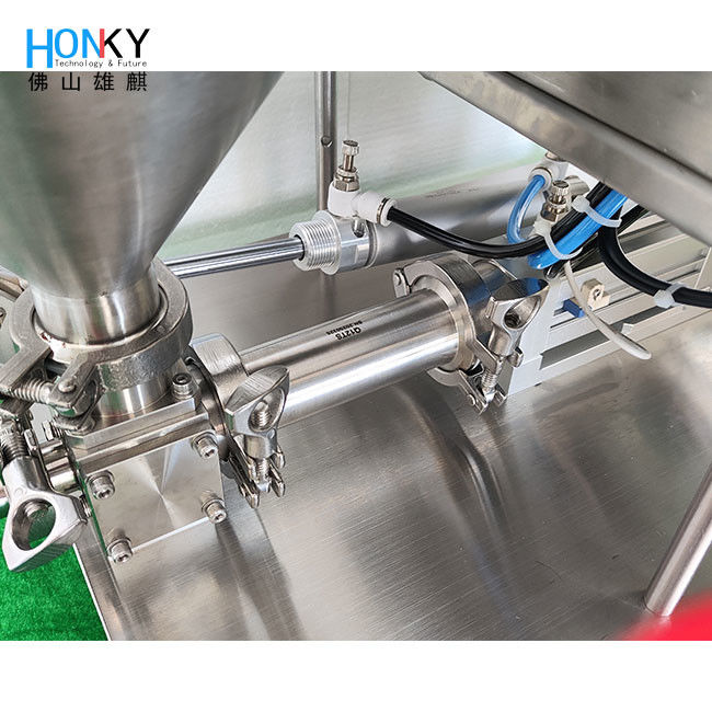 Настольная конвейерная машина для наполнения бутылок кремом для ухода за кожей с Q-R керамическим поршневым насосом для упаковки небольших партий